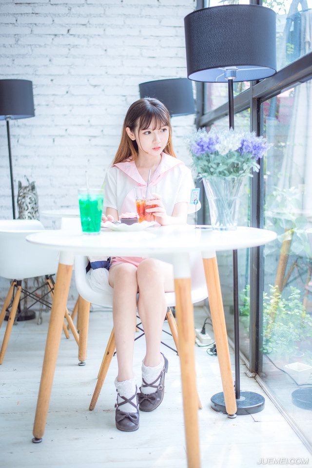 “哼，吕布乃逆贼，天下人人得而诛之，尔乃他麾下爪牙，我怎样做，都不为过。”刘璝冷哼一声道。